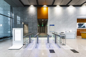 受付システム×セキュリティゲート連携で、オフィスのセキュリティと効率を両立する方法とは？